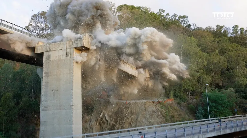 Demolizione Viadotti "Cerqueta" e "Le Pastena" (carreggiata Ovest) e Chiusura tratto autostradale